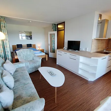 Апартаменты I03-002 *