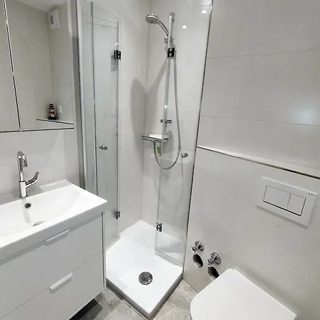 Апартаменты I03-002