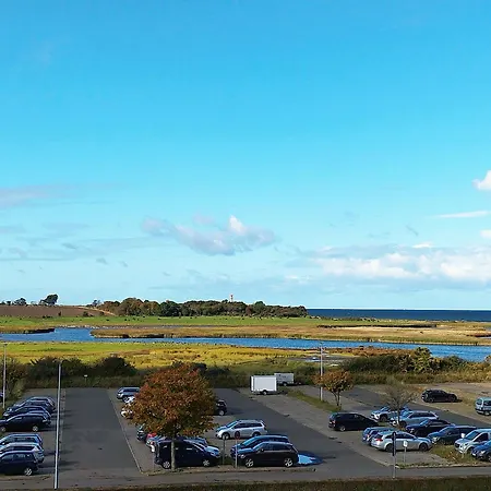 Апартаменты I03-002 *